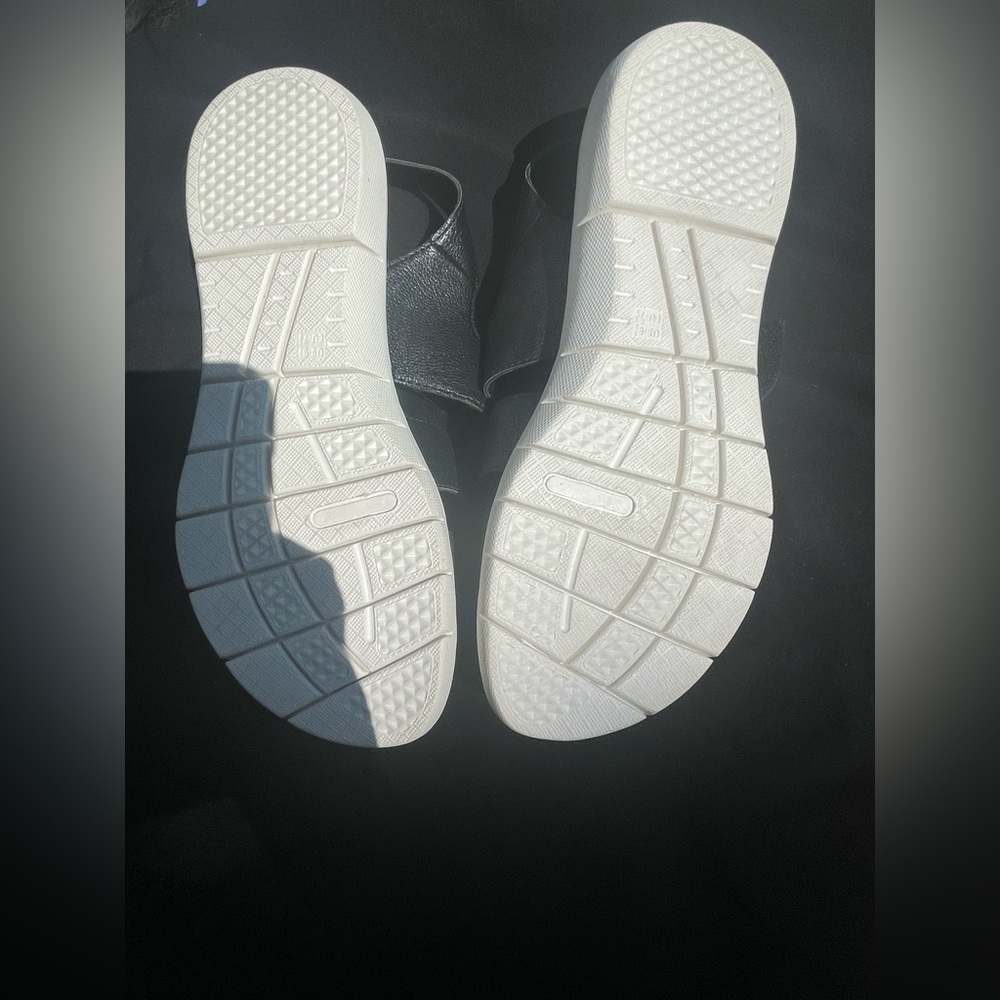 Sandals - Picture 4 of 4